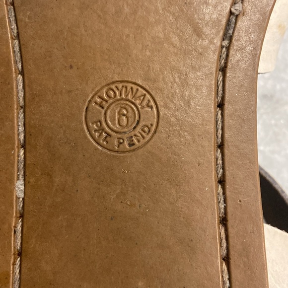 White salt water sandles lightly used but still in very good shape - Picture 5 of 8